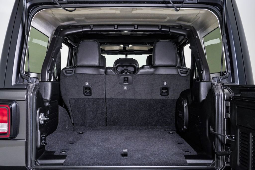 Used 2019 Jeep Wrangler Unlimited Sahara AWD/4WD image 27