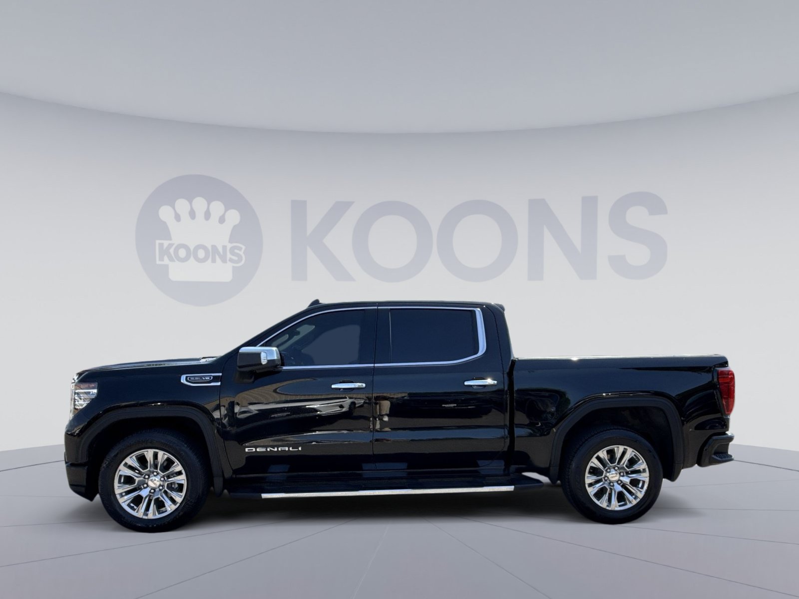 Used 2023 GMC Sierra 1500 Denali w/ Technology Package AWD/4WD image 2