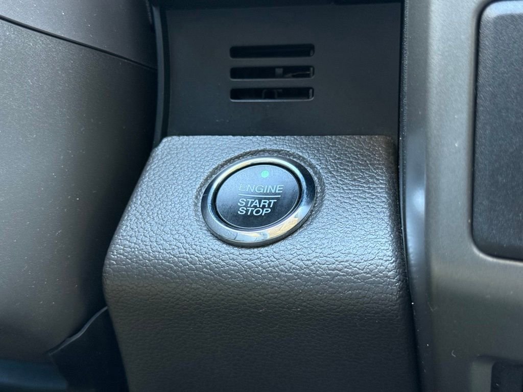 Used 2020 Ford Expedition XLT w/ Equipment Group 202A AWD/4WD image 36