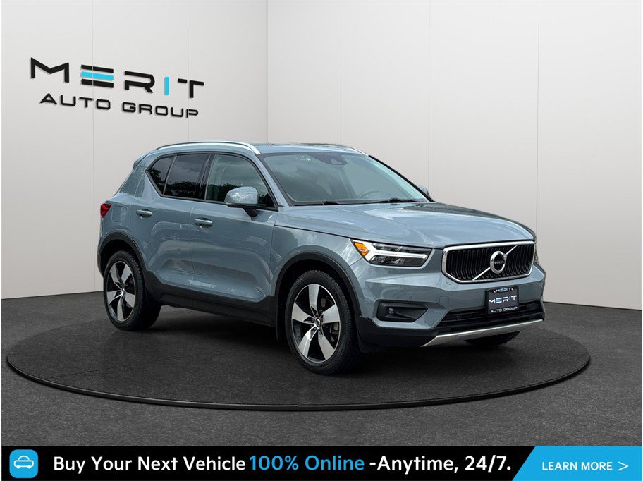 Used 2021 Volvo XC40 T5 Momentum w/ Premium Package