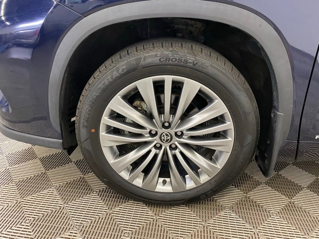 Used 2022 Toyota Highlander Platinum image 17