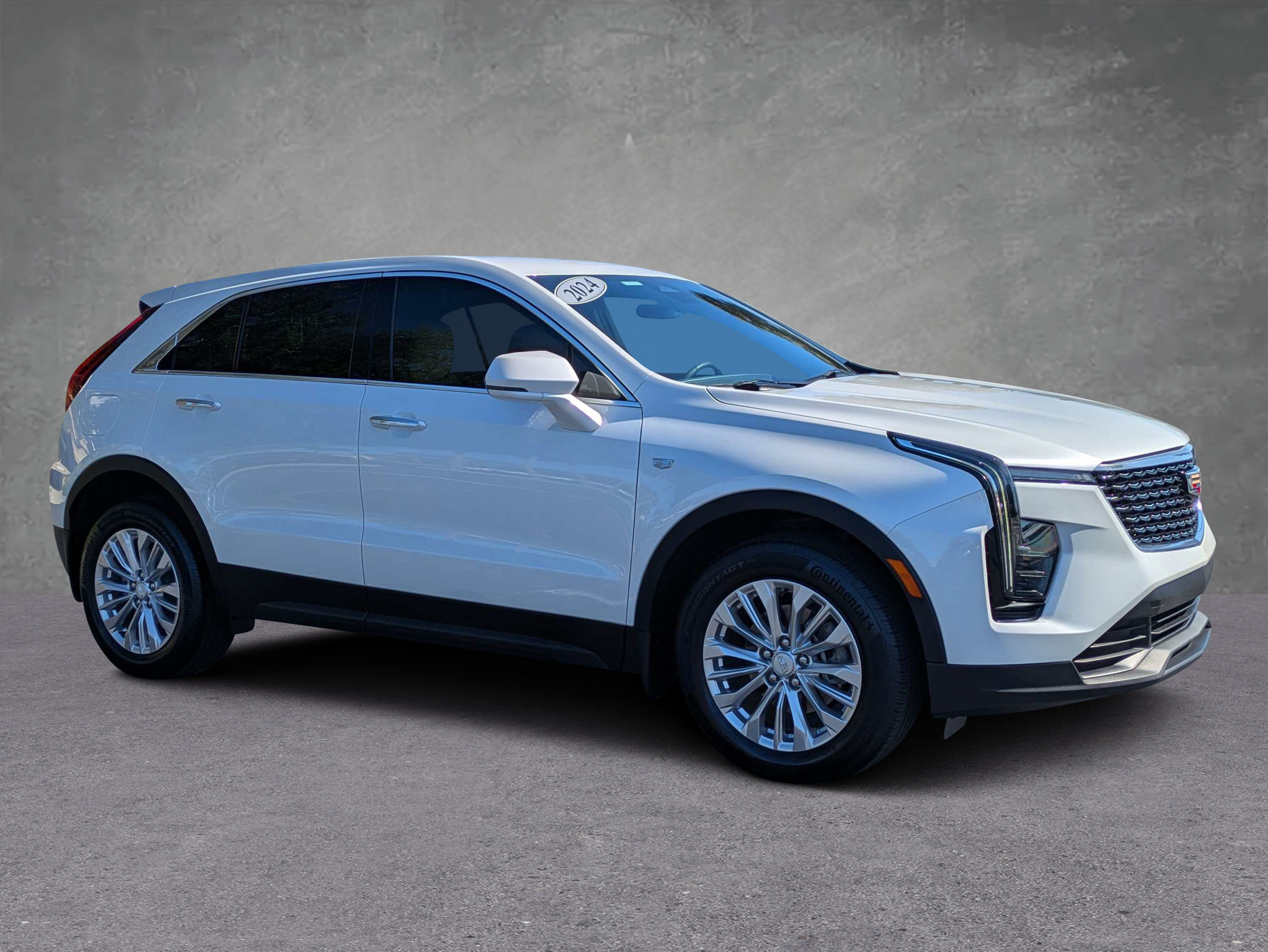 Used 2024 Cadillac XT4 Luxury w/ Cold Weather Package FWD image 5
