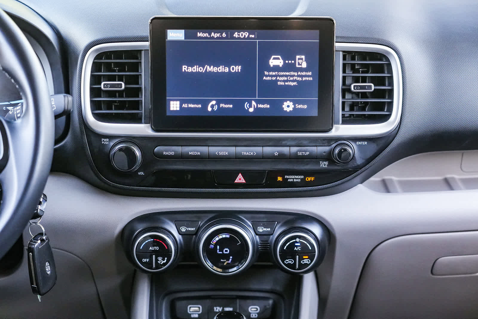 Used 2023 Hyundai Venue SEL image 13