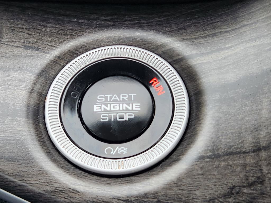 Used 2024 Jeep Grand Cherokee L Limited w/ Luxury Tech Group II image 24