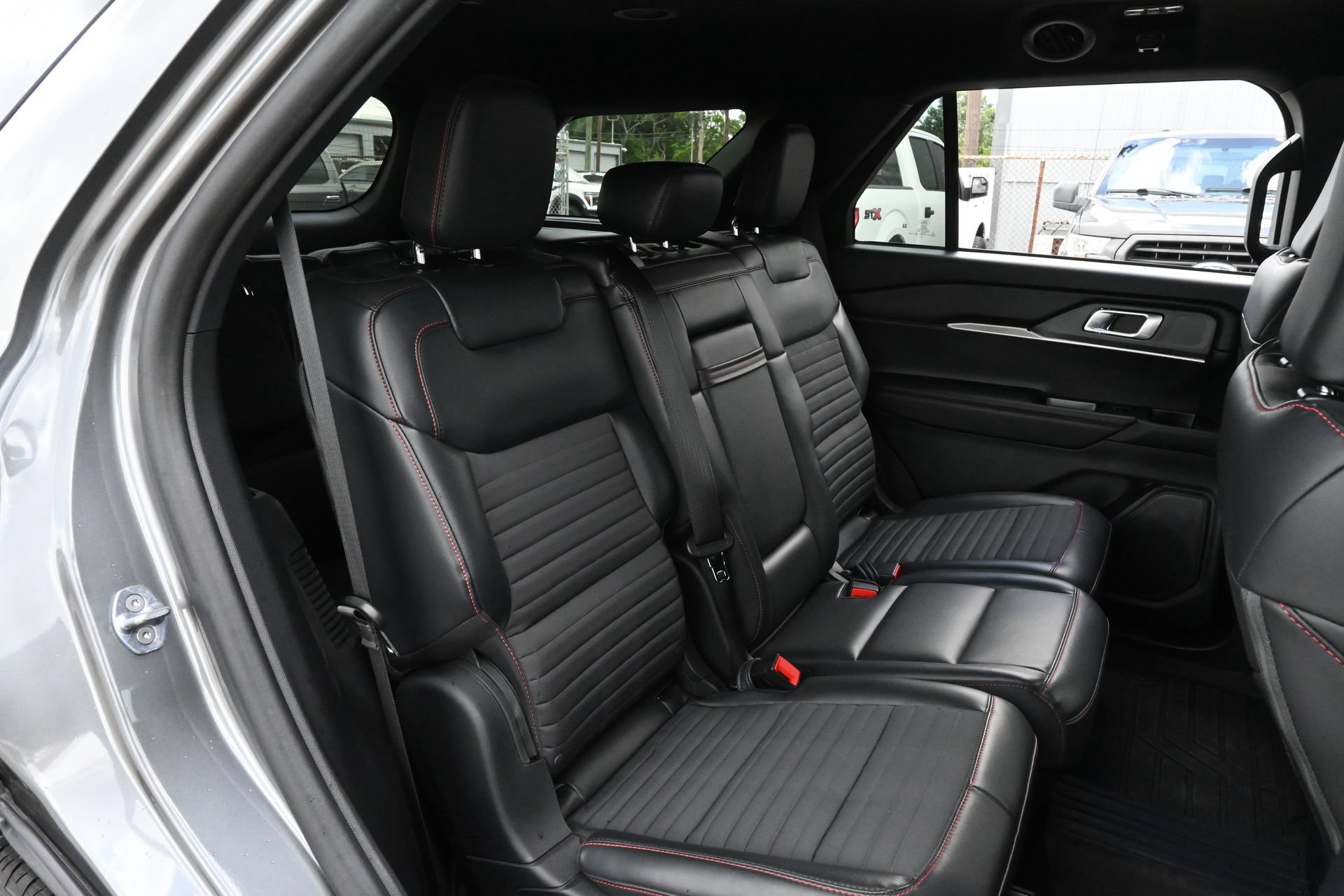 Certified 2025 Ford Explorer ST-Line RWD image 21