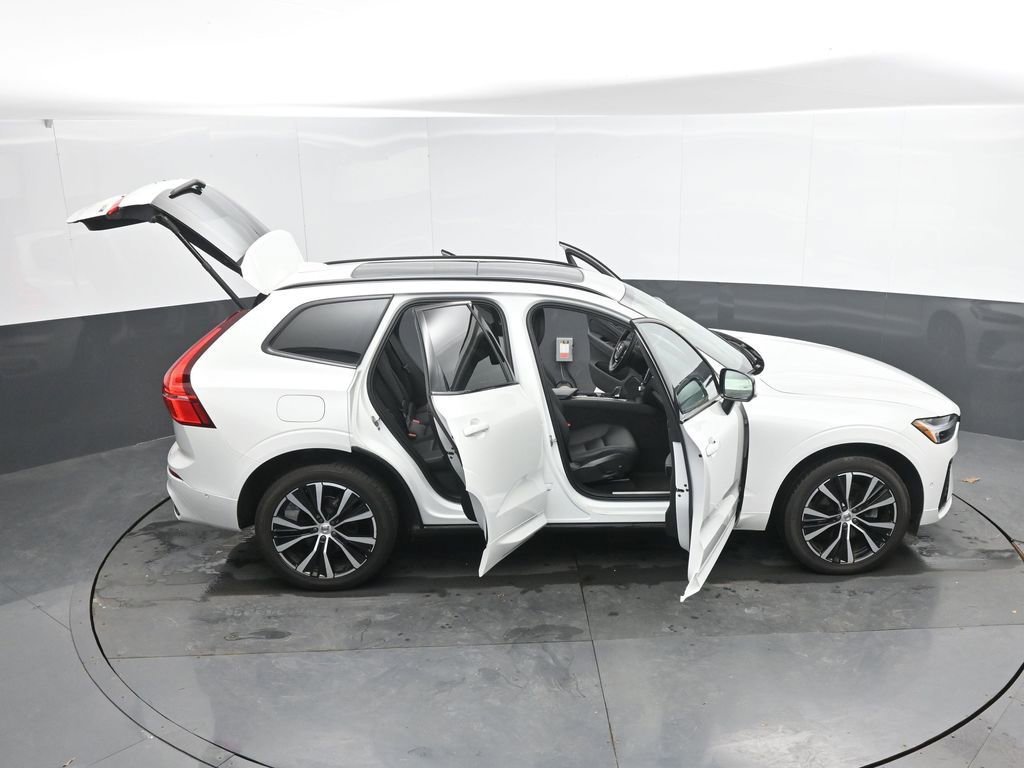 Used 2024 Volvo XC60 B5 Plus w/ Protection Package Premier image 43