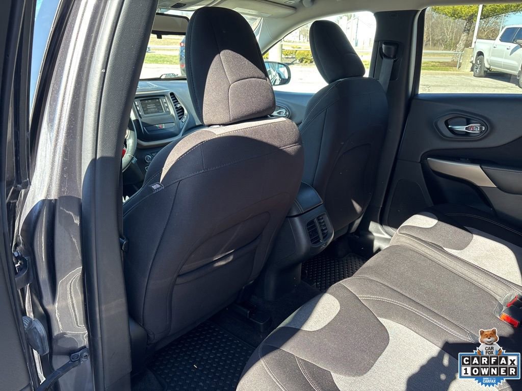 Used 2018 Jeep Cherokee Latitude w/ Altitude Package image 36