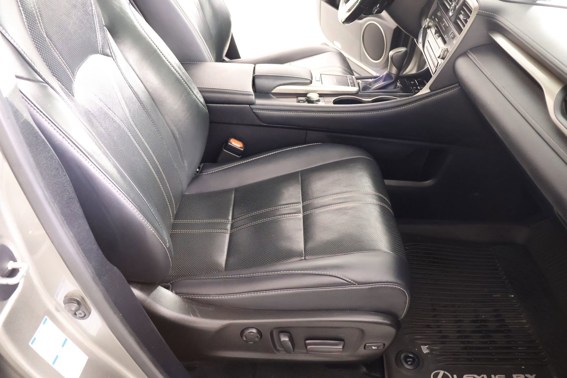 Used 2022 Lexus RX 450h AWD w/ Luxury Package image 13