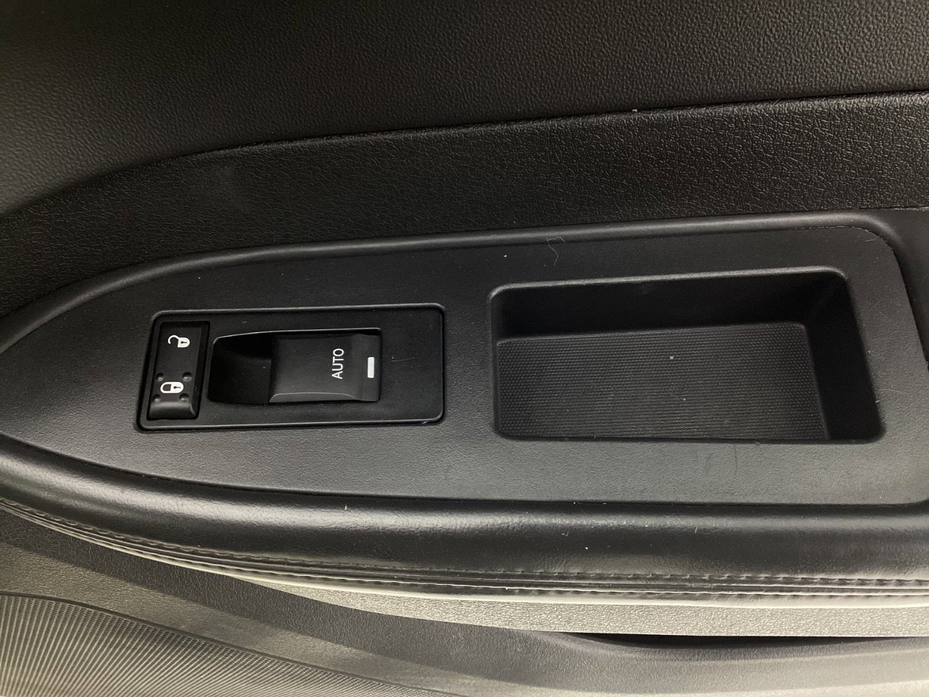 Used 2009 Chrysler 300 C image 38