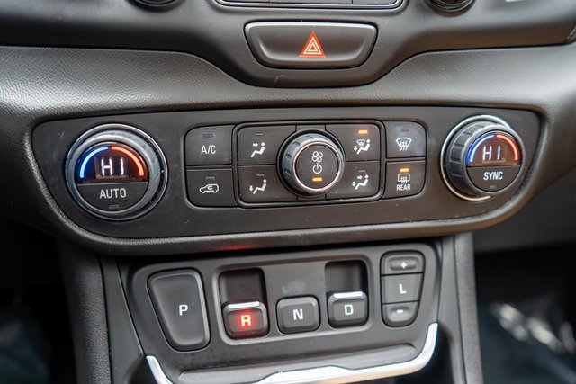 Used 2021 GMC Terrain SLT w/ Infotainment Package II image 34