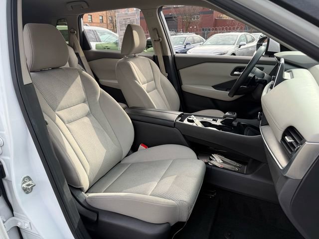 Used 2024 Nissan Rogue SV image 11