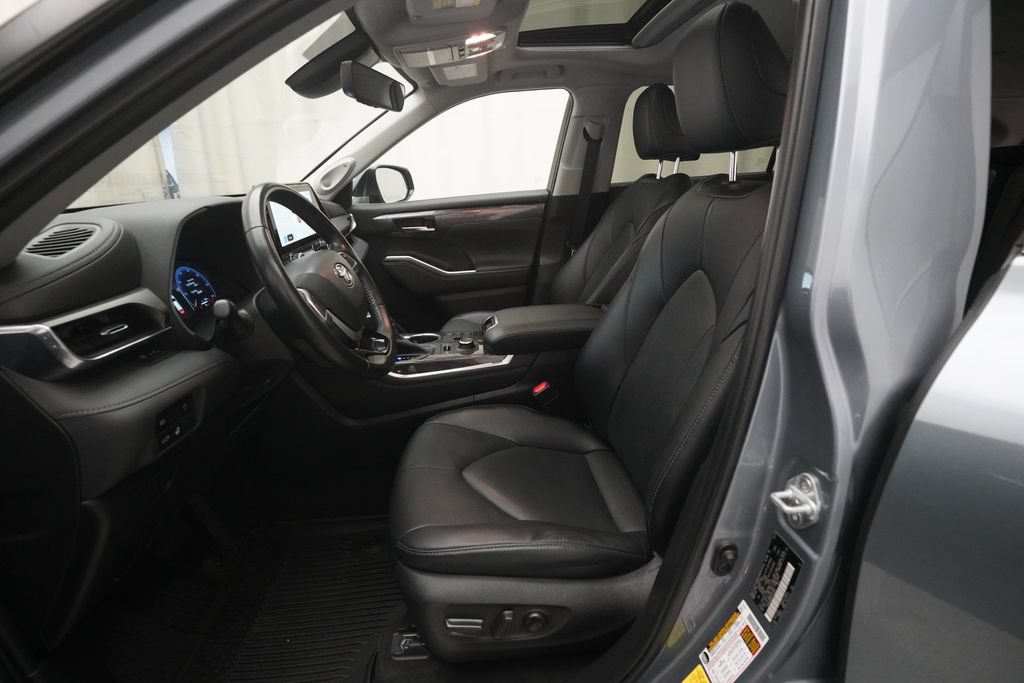 Used 2023 Toyota Highlander Limited AWD/4WD image 7
