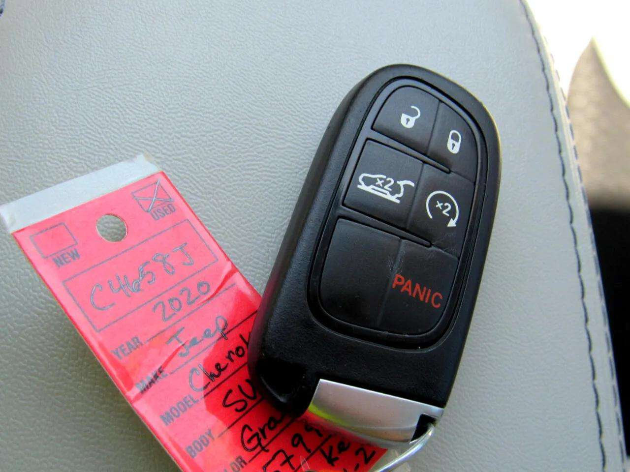 Used 2020 Jeep Cherokee Latitude Plus w/ Comfort/Convenience Group image 14