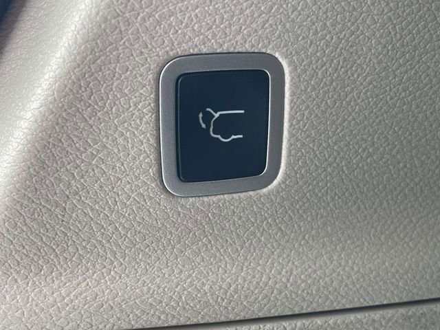 Used 2024 Chrysler Pacifica Touring-L image 24