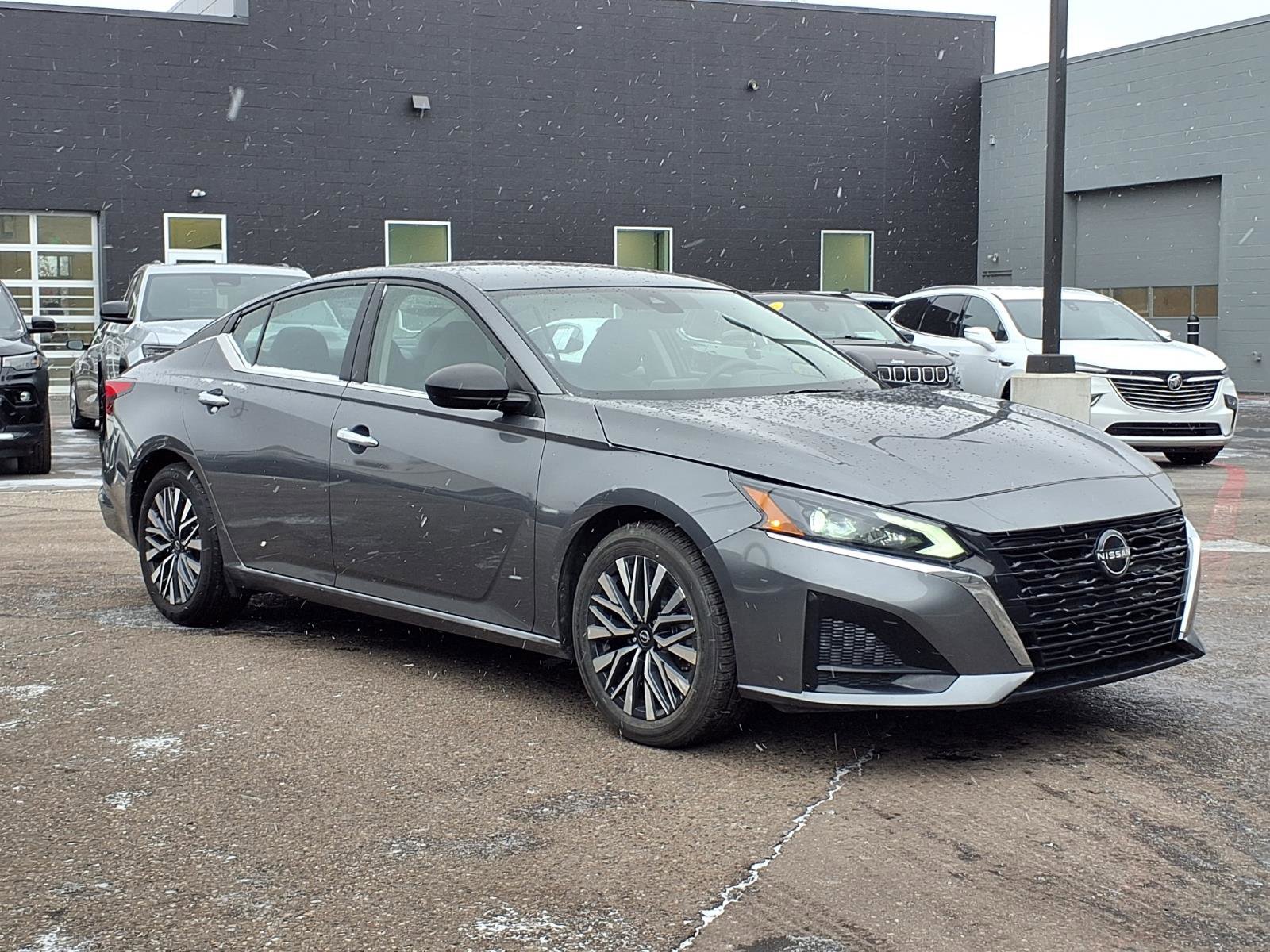 Used 2024 Nissan Altima 2.5 SV