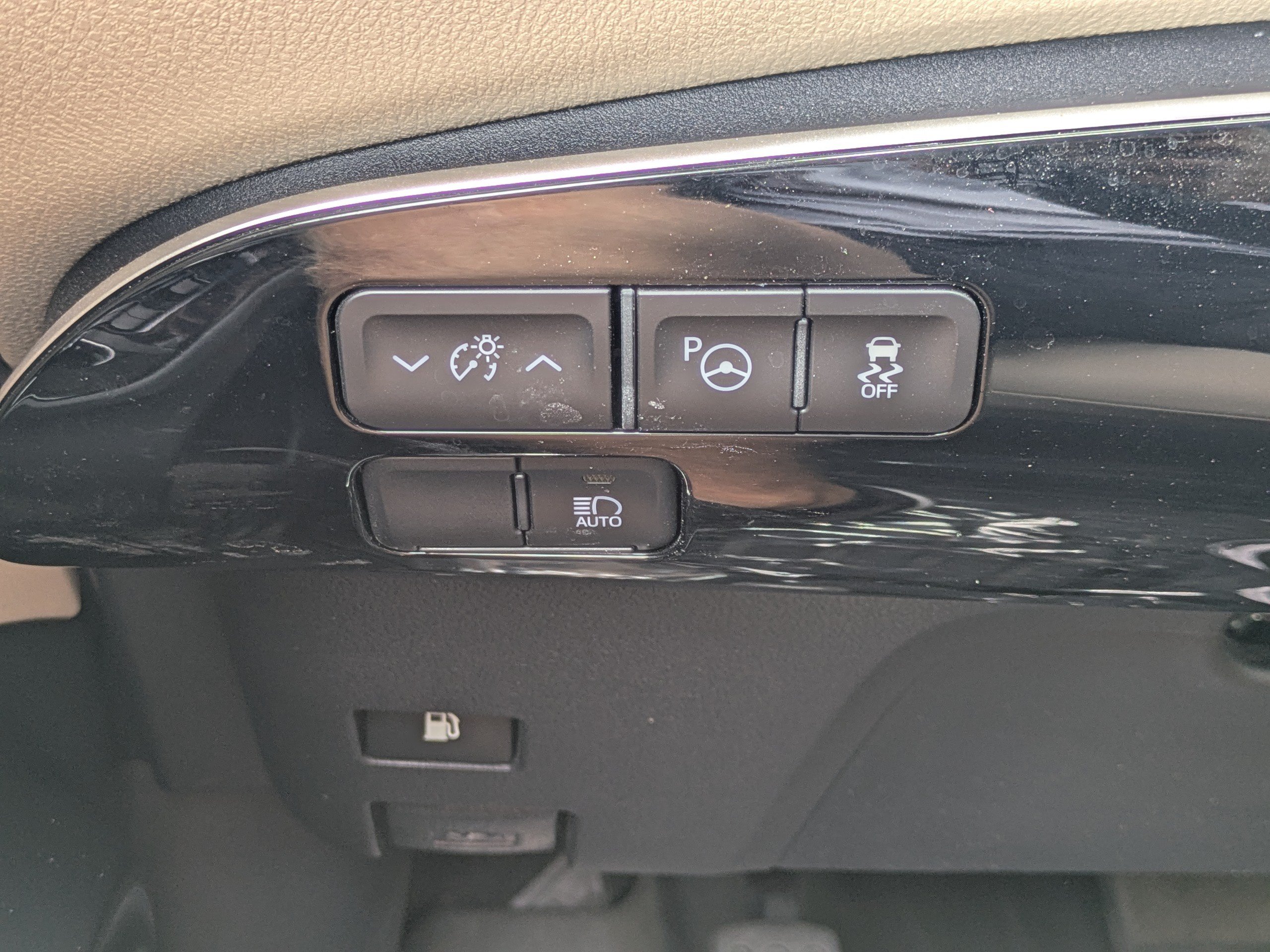 Used 2021 Toyota Prius XLE FWD image 21