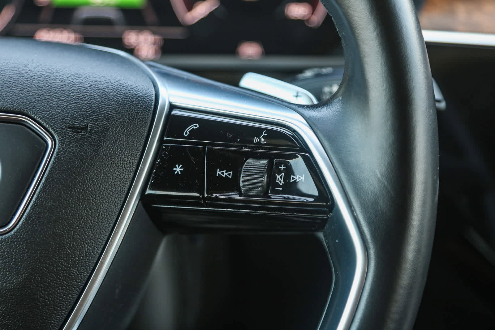 Used 2022 Audi e-tron Premium image 12