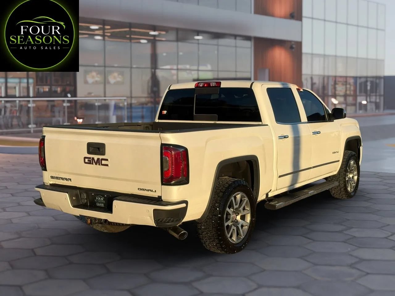 Used 2017 GMC Sierra 1500 Denali AWD/4WD image 3