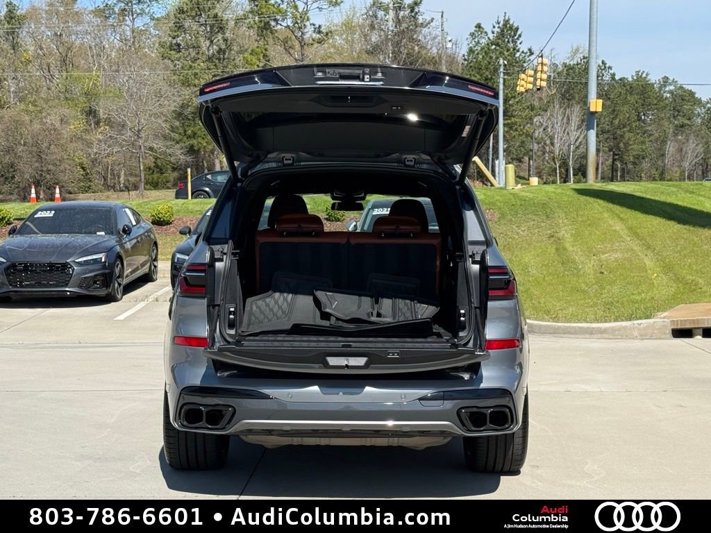 Used 2023 BMW X7 M60i AWD/4WD image 16