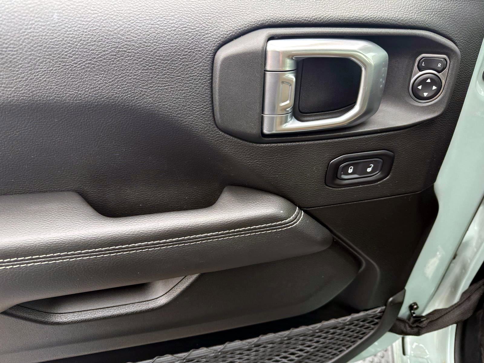 Used 2023 Jeep Wrangler Unlimited Sahara w/ Cold Weather Group image 9