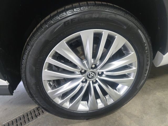 Used 2023 Toyota Highlander Platinum image 7