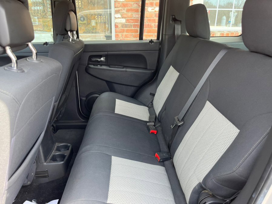 Used 2010 Jeep Liberty Sport image 9