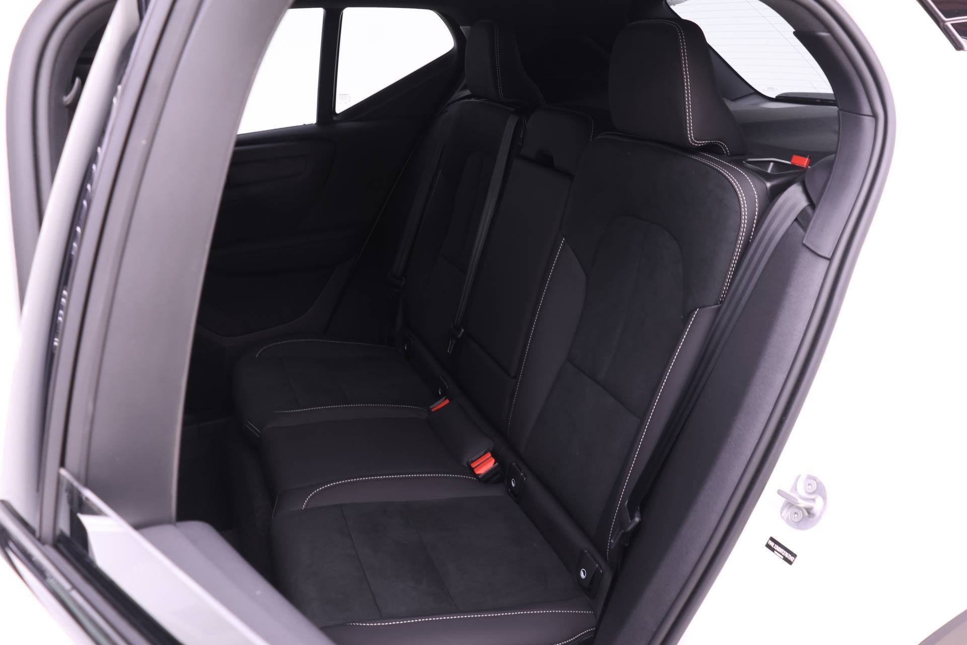 New 2026 Volvo XC40 B5 Ultra w/ Protection Package Premier AWD/4WD image 12