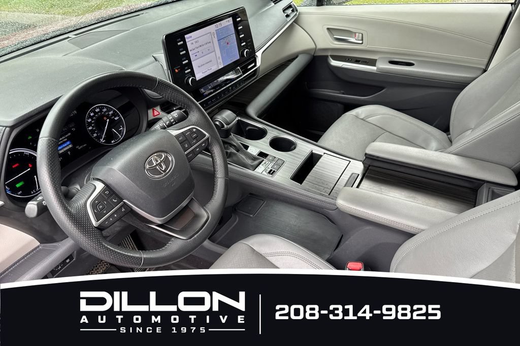 Used 2024 Toyota Sienna Limited AWD/4WD image 4