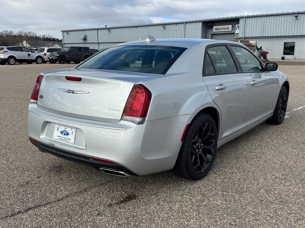 Used 2019 Chrysler 300 Touring w/ Sport Appearance Package image 3