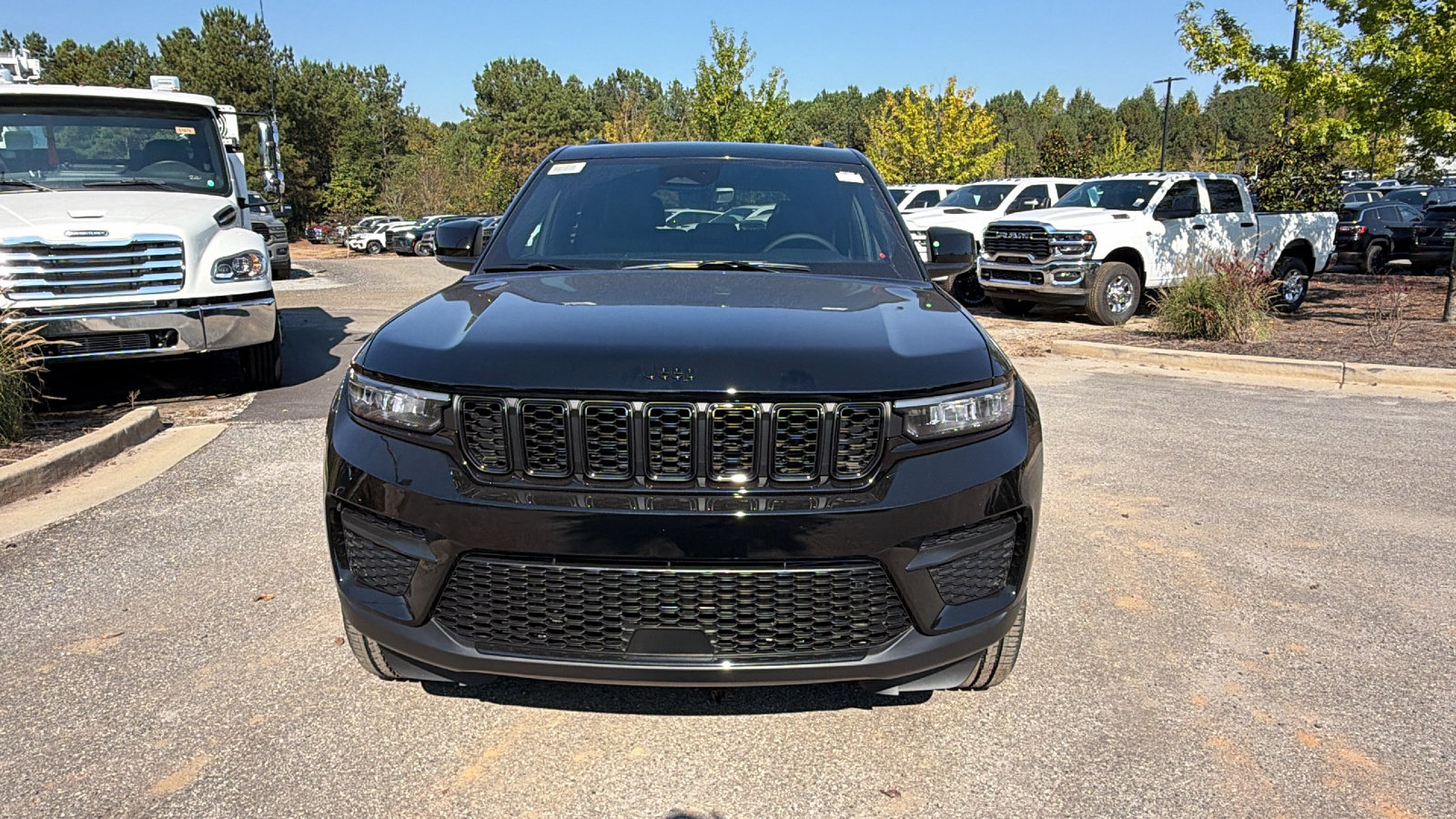 New 2027 Jeep Grand Cherokee Laredo X AWD/4WD image 3