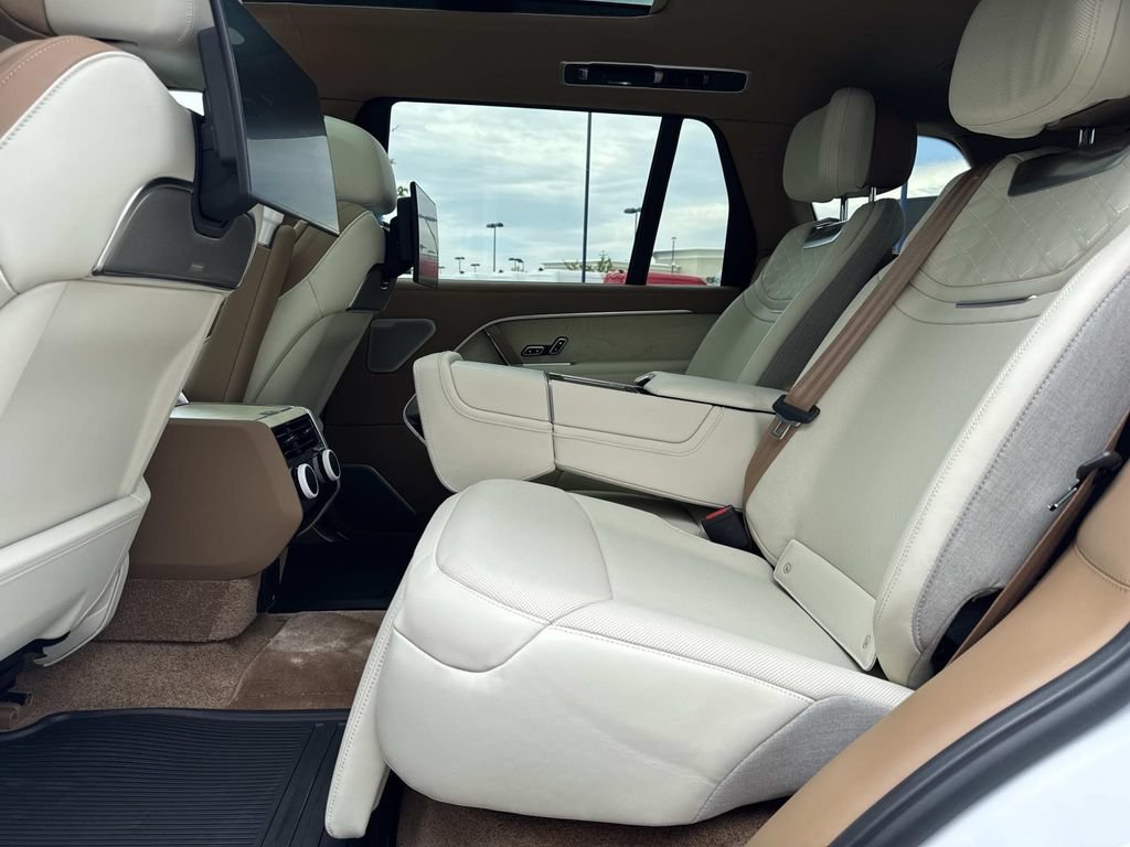 New 2026 Land Rover Range Rover SV AWD/4WD image 15