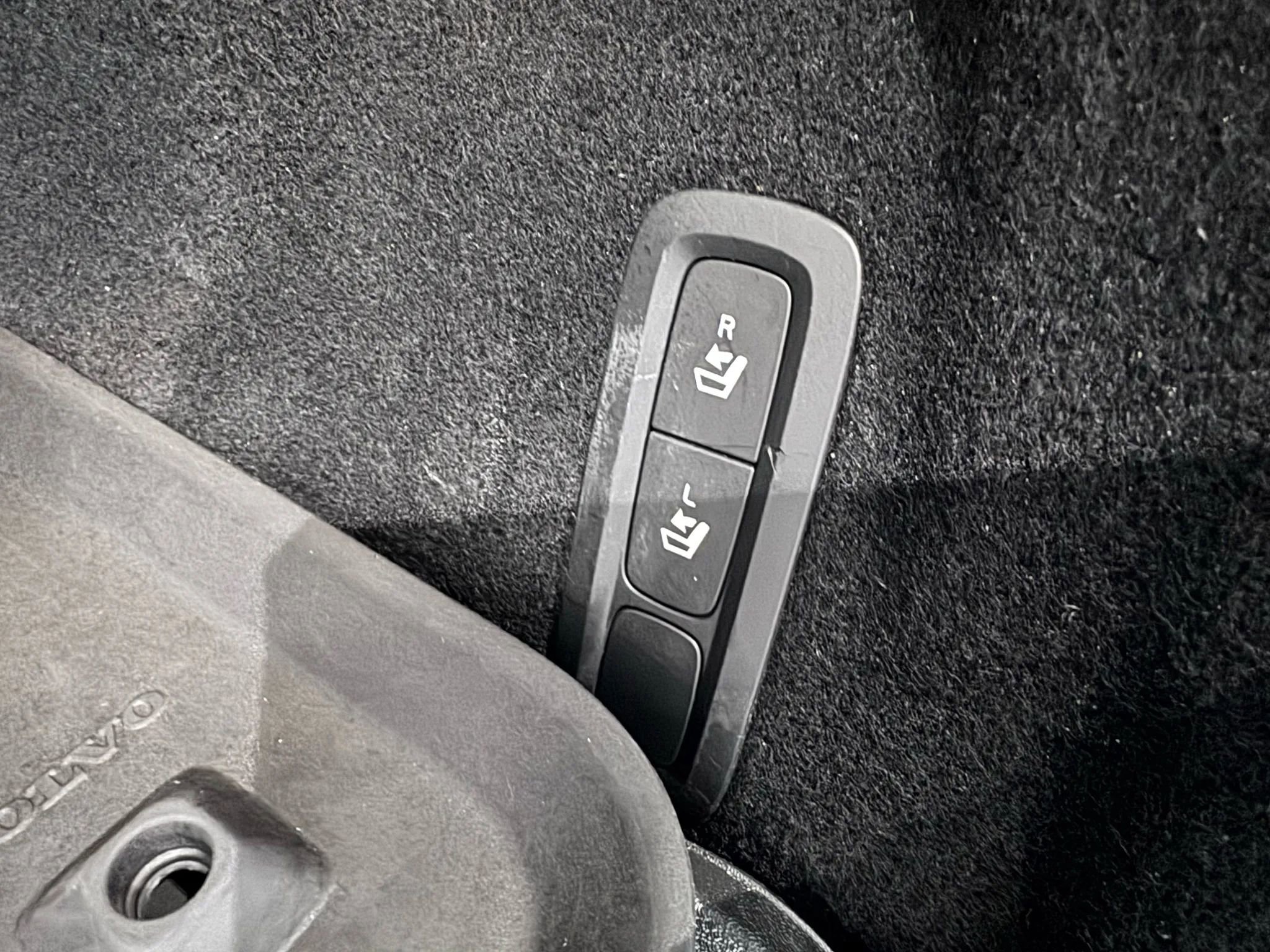 Used 2019 Volvo XC60 T5 R-Design w/ Protection Package Premier image 40