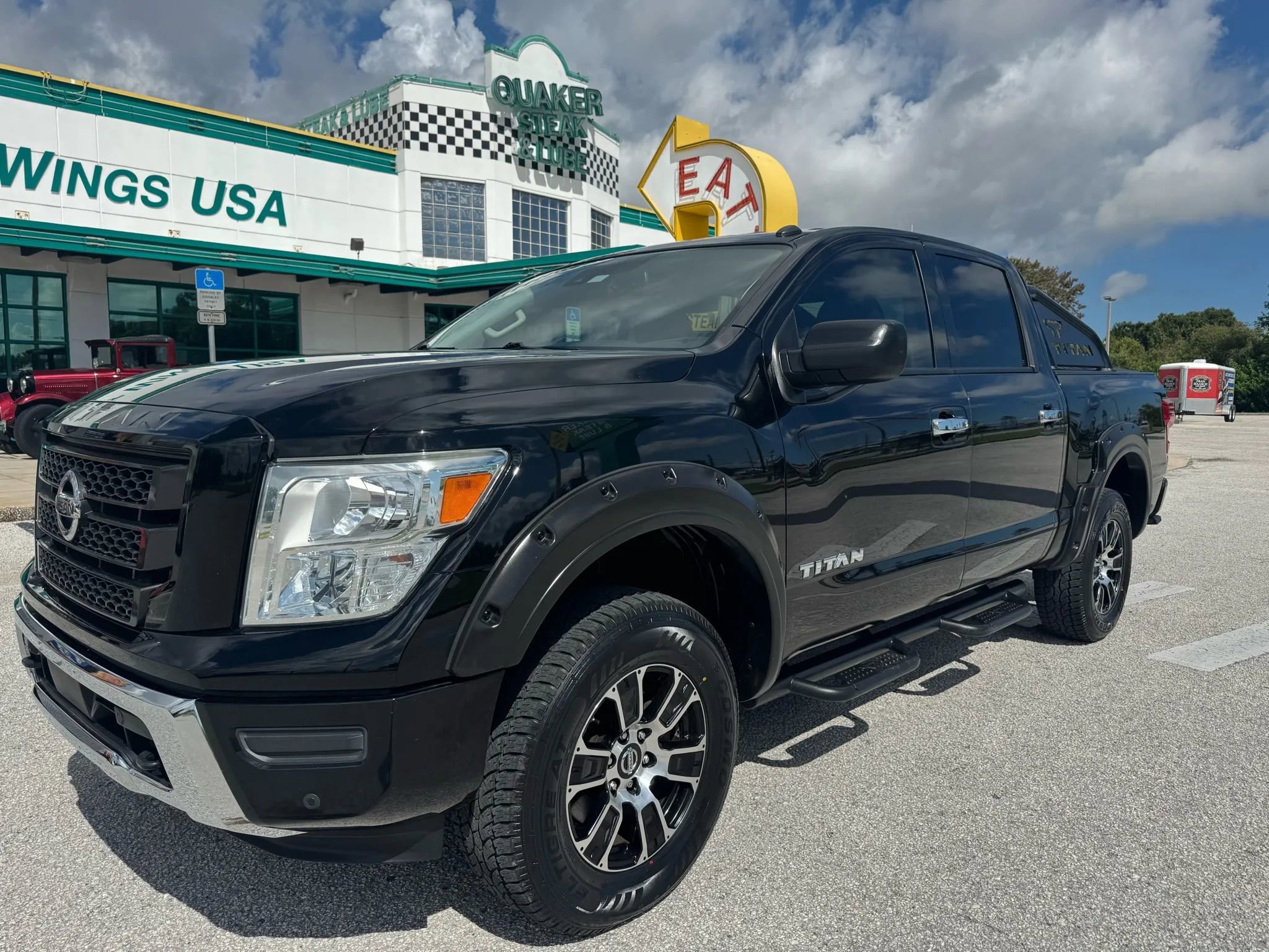 Used 2021 Nissan Titan SV w/ SV Convenience Package image 2
