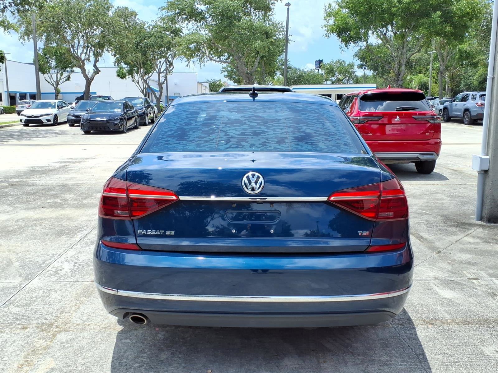 Used 2018 Volkswagen Passat 2.0T SE w/ SE Lighting Package FWD image 10