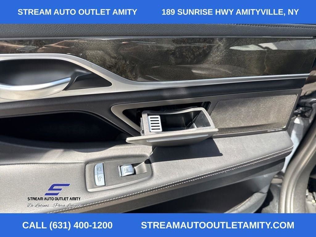 Used 2020 BMW 750i xDrive w/ M Sport Package image 37