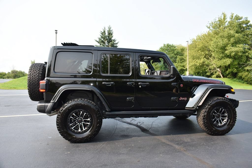 Used 2025 Jeep Wrangler Unlimited Rubicon AWD/4WD image 5