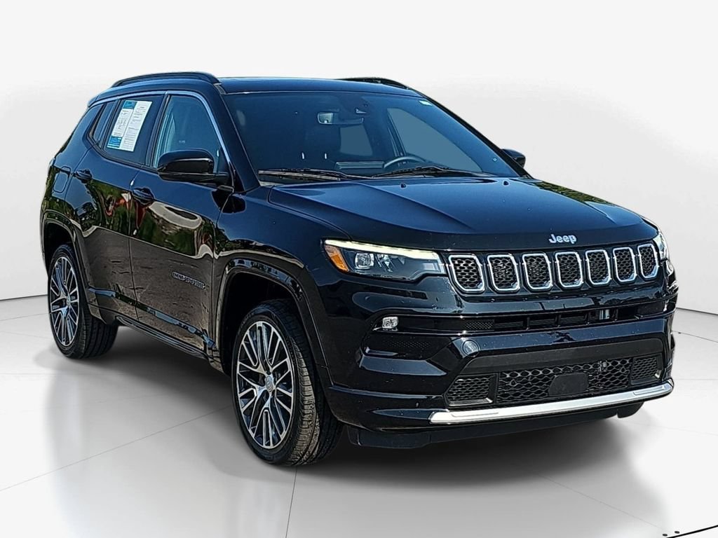 Used 2023 Jeep Compass Limited w/ Elite Group AWD/4WD image 3