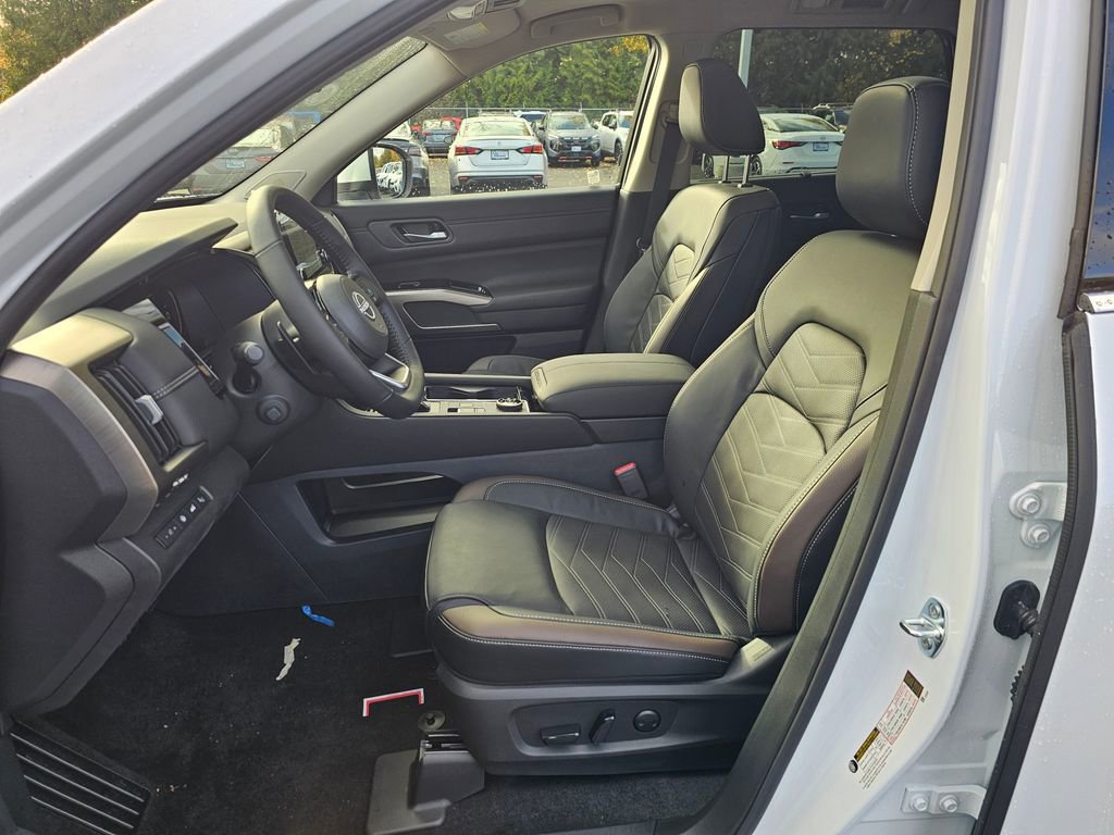 New 2025 Nissan Pathfinder Platinum w/ Cargo Package image 22