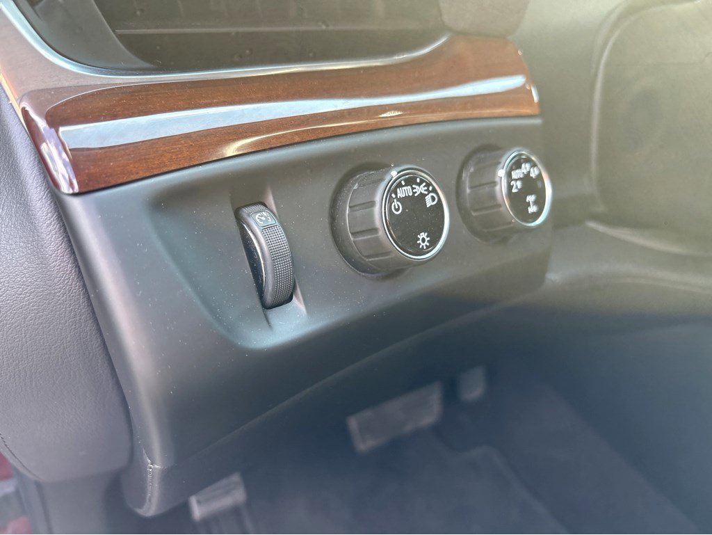 Used 2020 Cadillac Escalade Luxury image 16