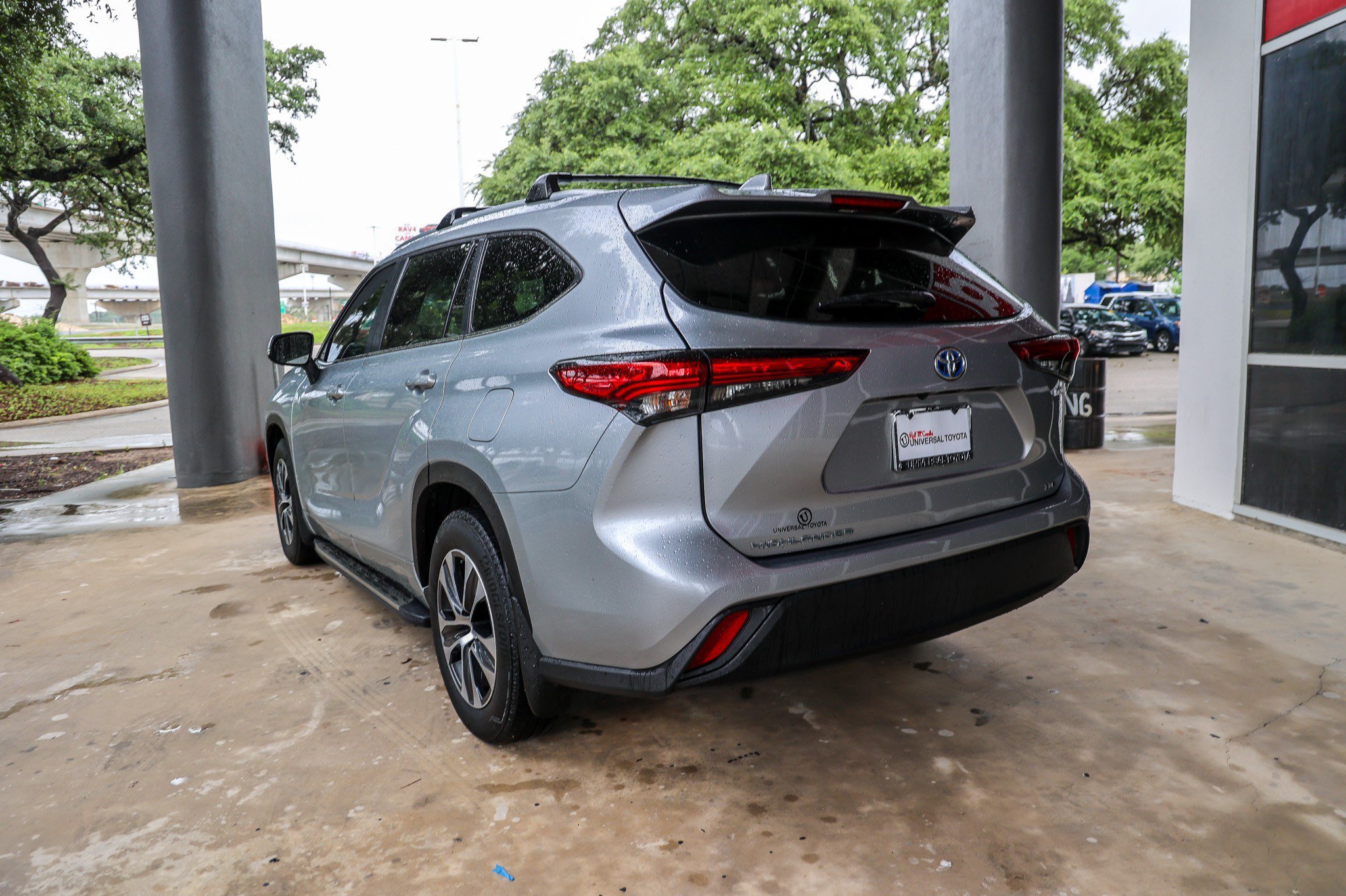 Used 2023 Toyota Highlander XLE FWD image 9