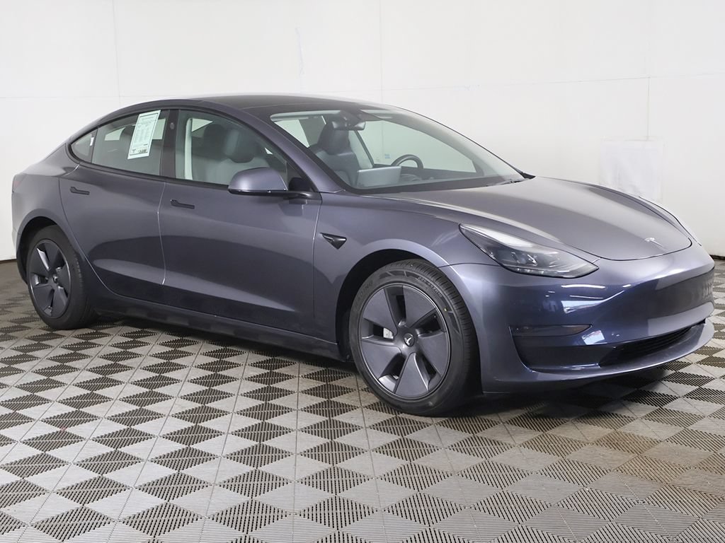 Used 2023 Tesla Model 3 Standard Range RWD image 2