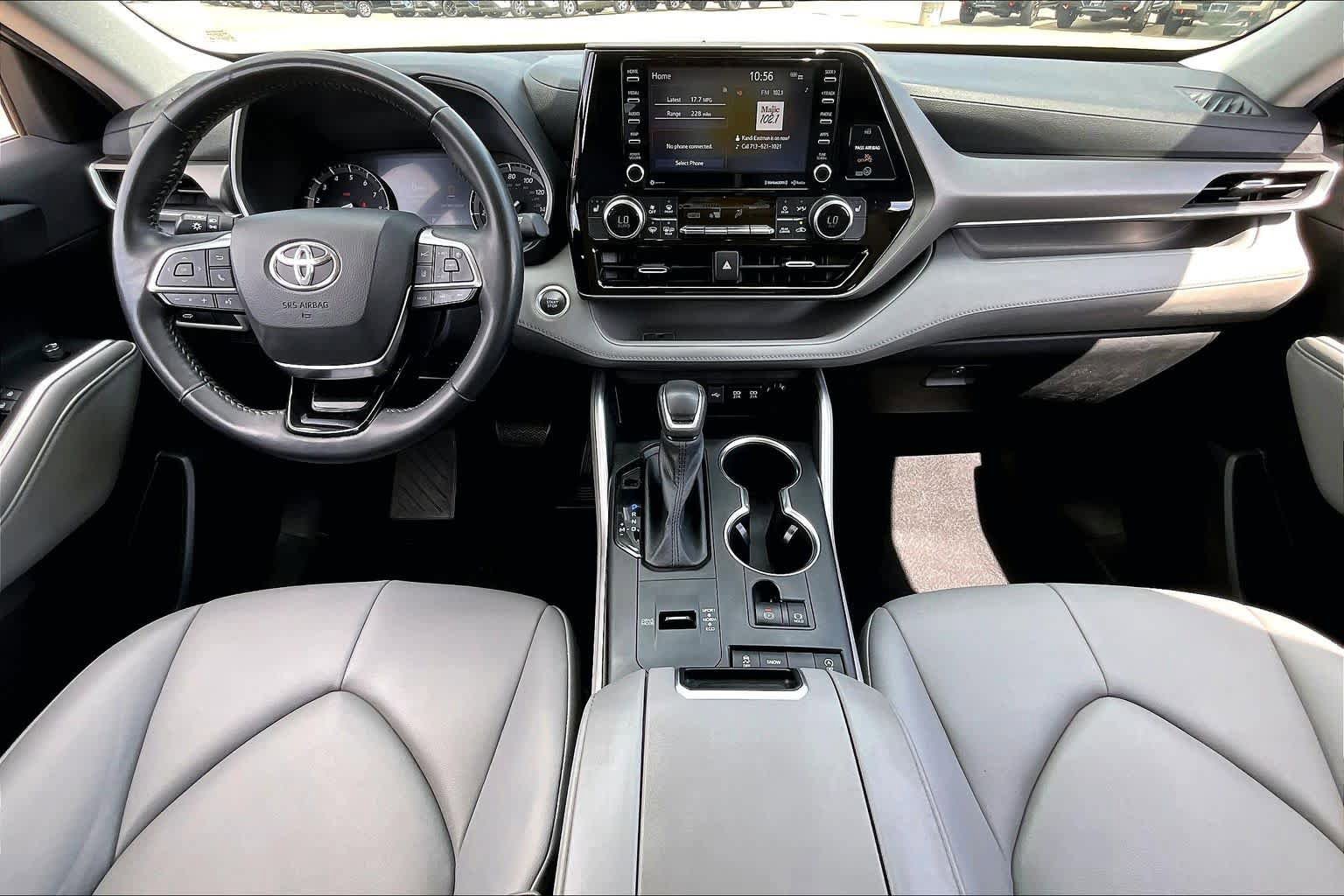Used 2021 Toyota Highlander XLE FWD image 16