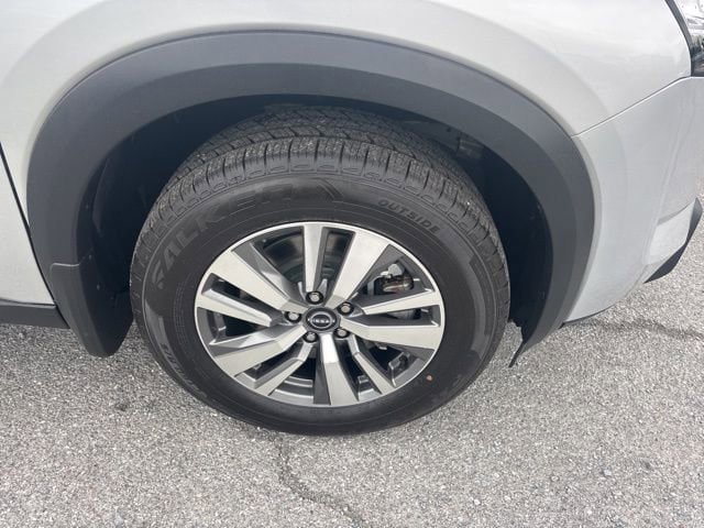 Used 2023 Nissan Pathfinder SL AWD/4WD image 7