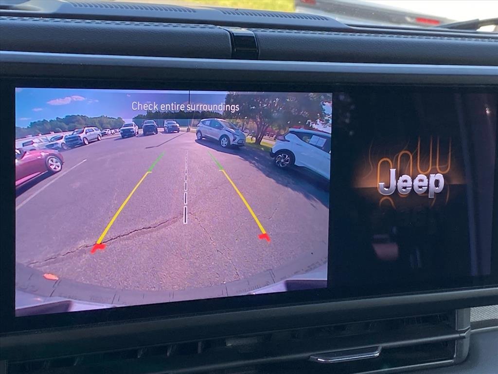 Used 2024 Jeep Wrangler Sahara image 14