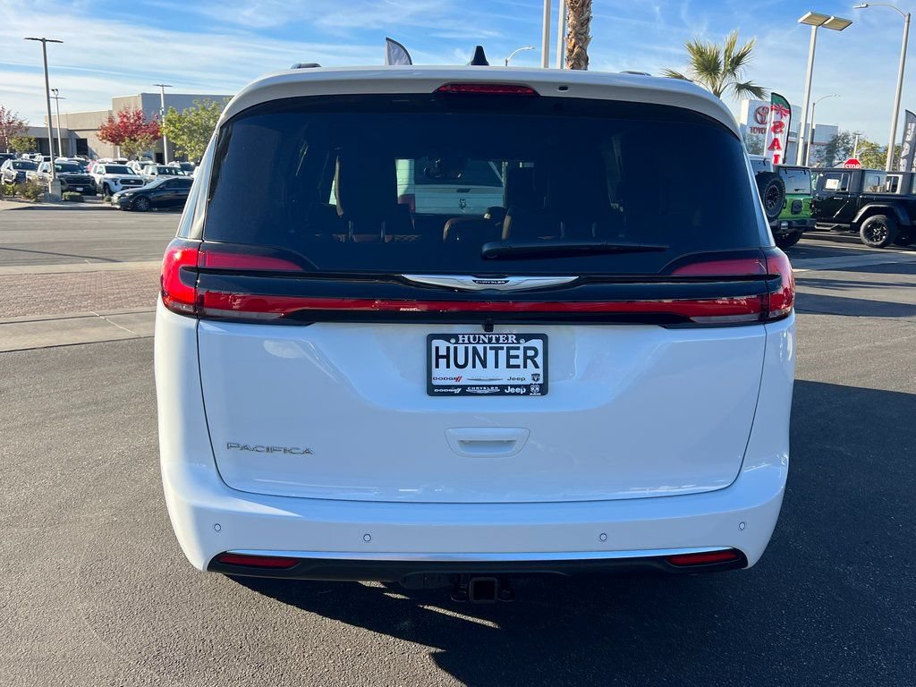 New 2026 Chrysler Pacifica Pinnacle w/ Trailer Tow Group FWD image 5