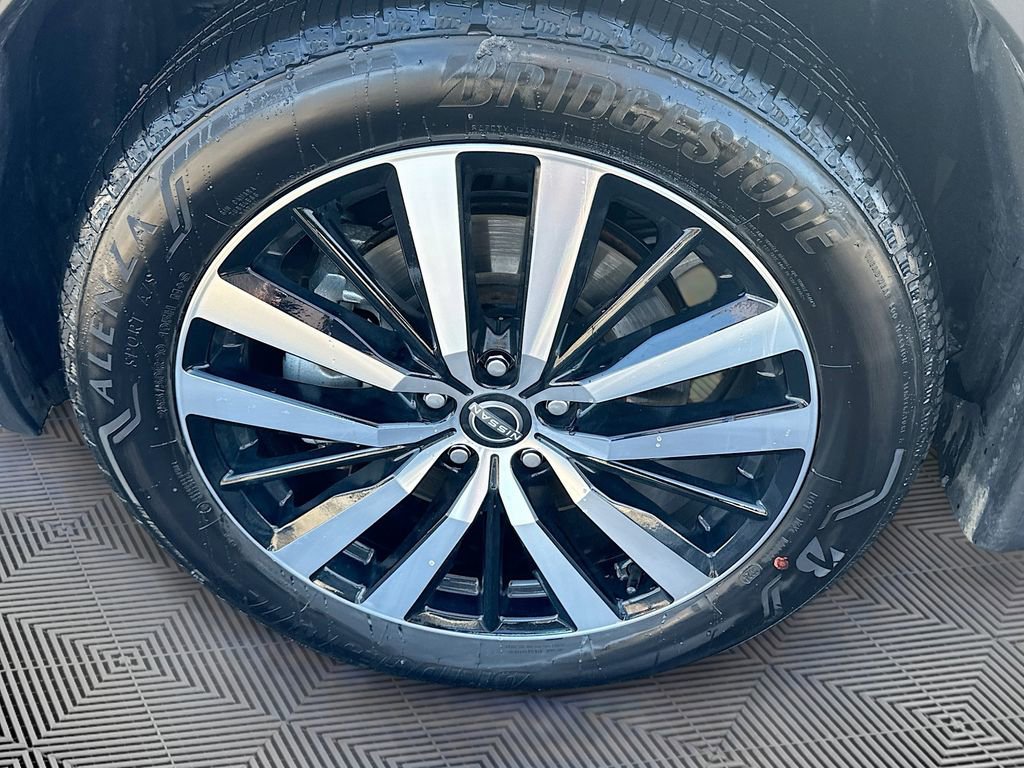 Used 2025 Nissan Pathfinder Platinum image 32