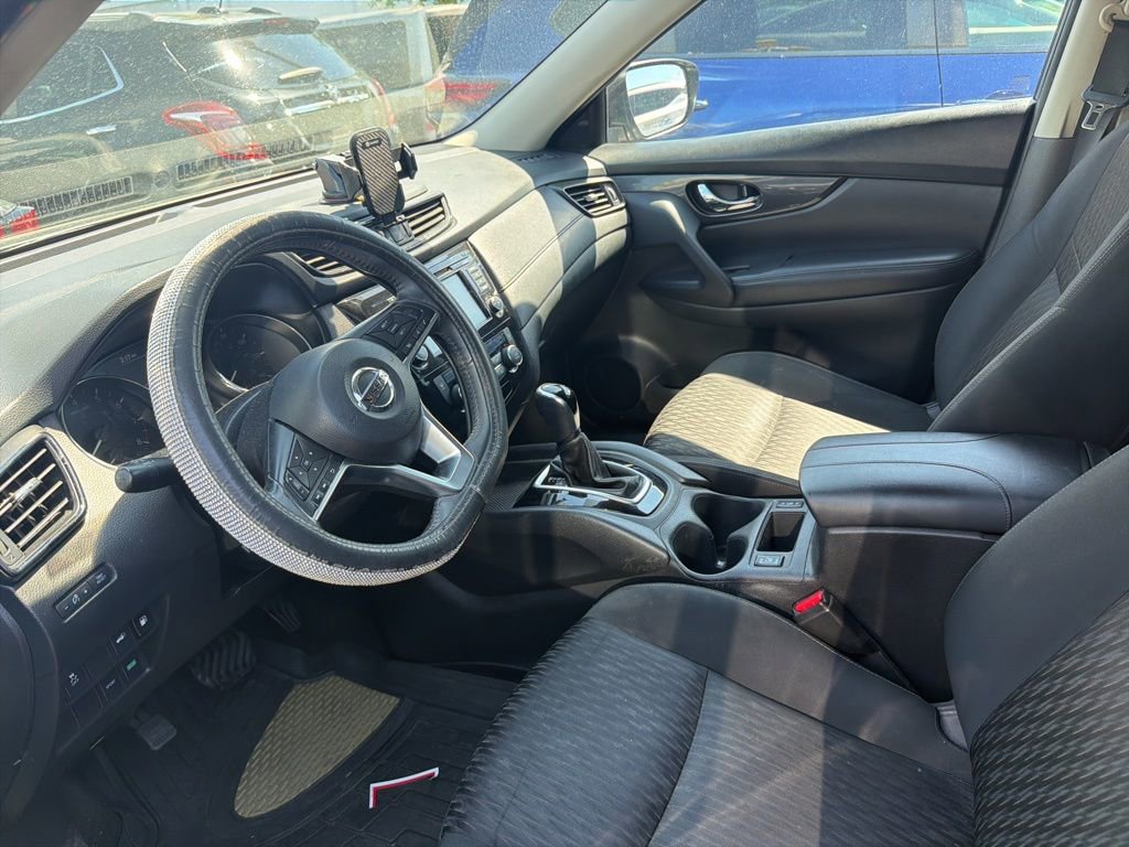Used 2018 Nissan Rogue SV image 11