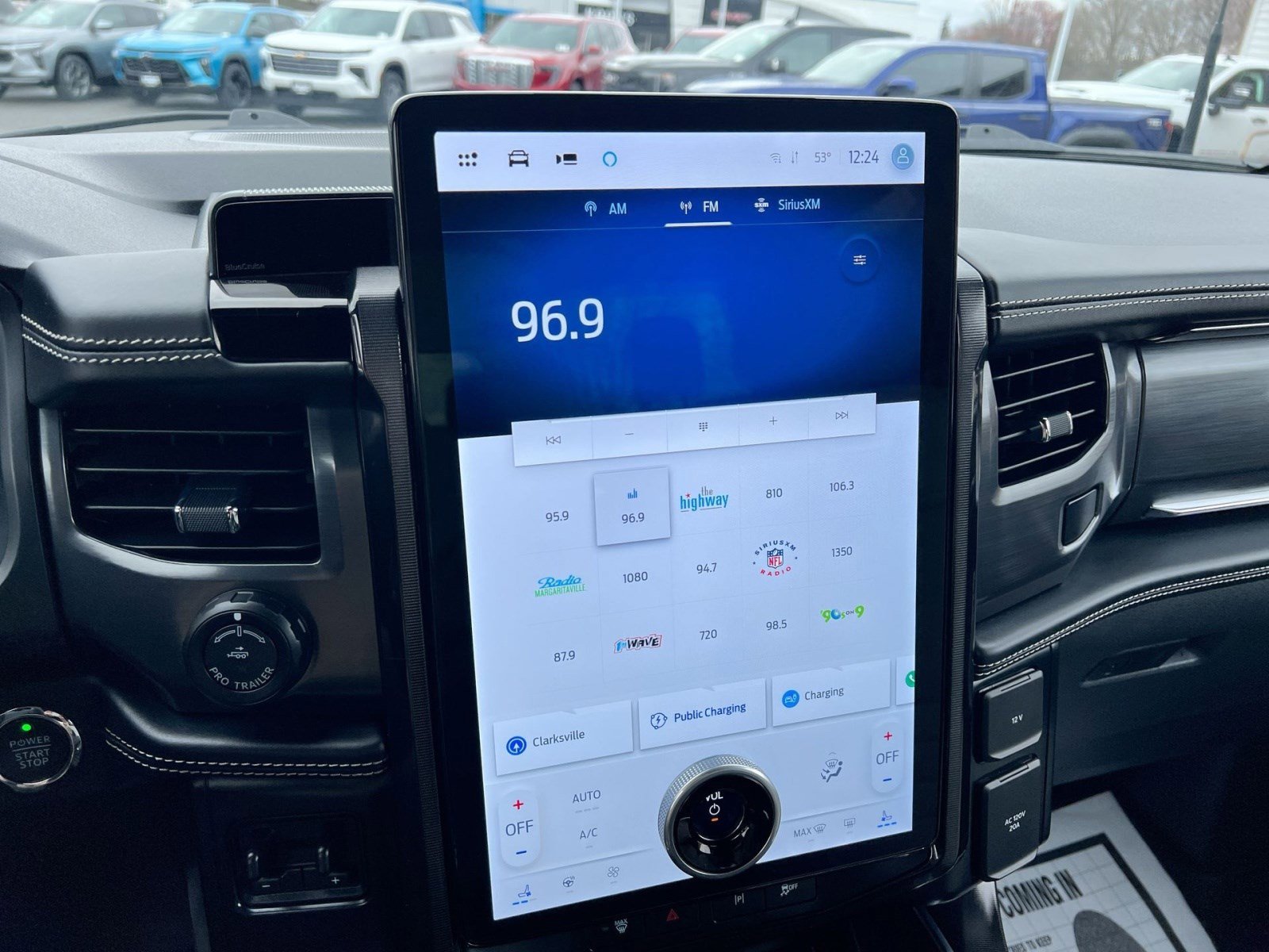 Used 2023 Ford F150 Lightning Platinum image 18