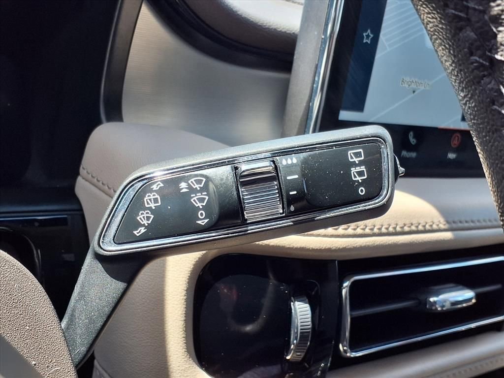 Used 2023 Lincoln Nautilus Standard w/ Premium Package image 19