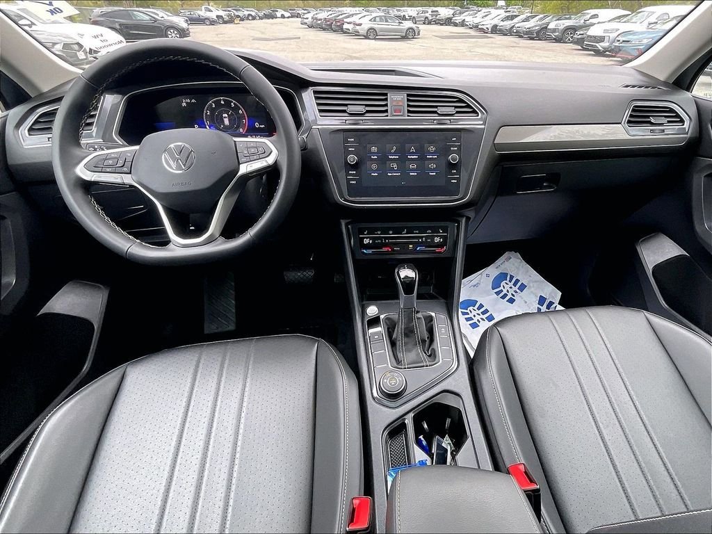 Certified 2023 Volkswagen Tiguan SE w/ Panoramic Sunroof Package AWD/4WD image 21